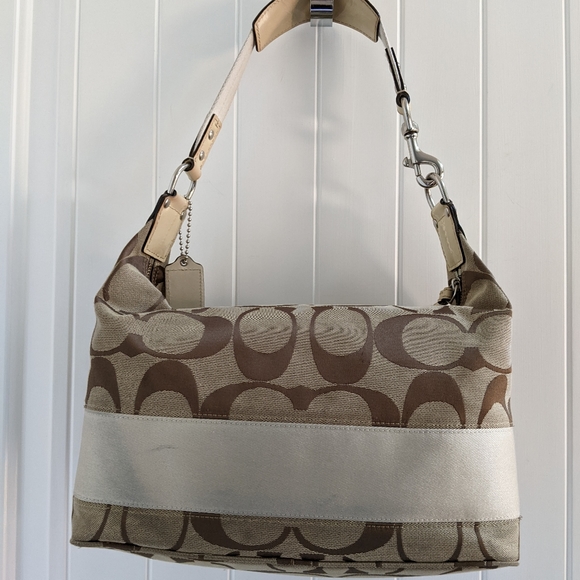 Coach Signature Hand bag - Picture 3 of 16